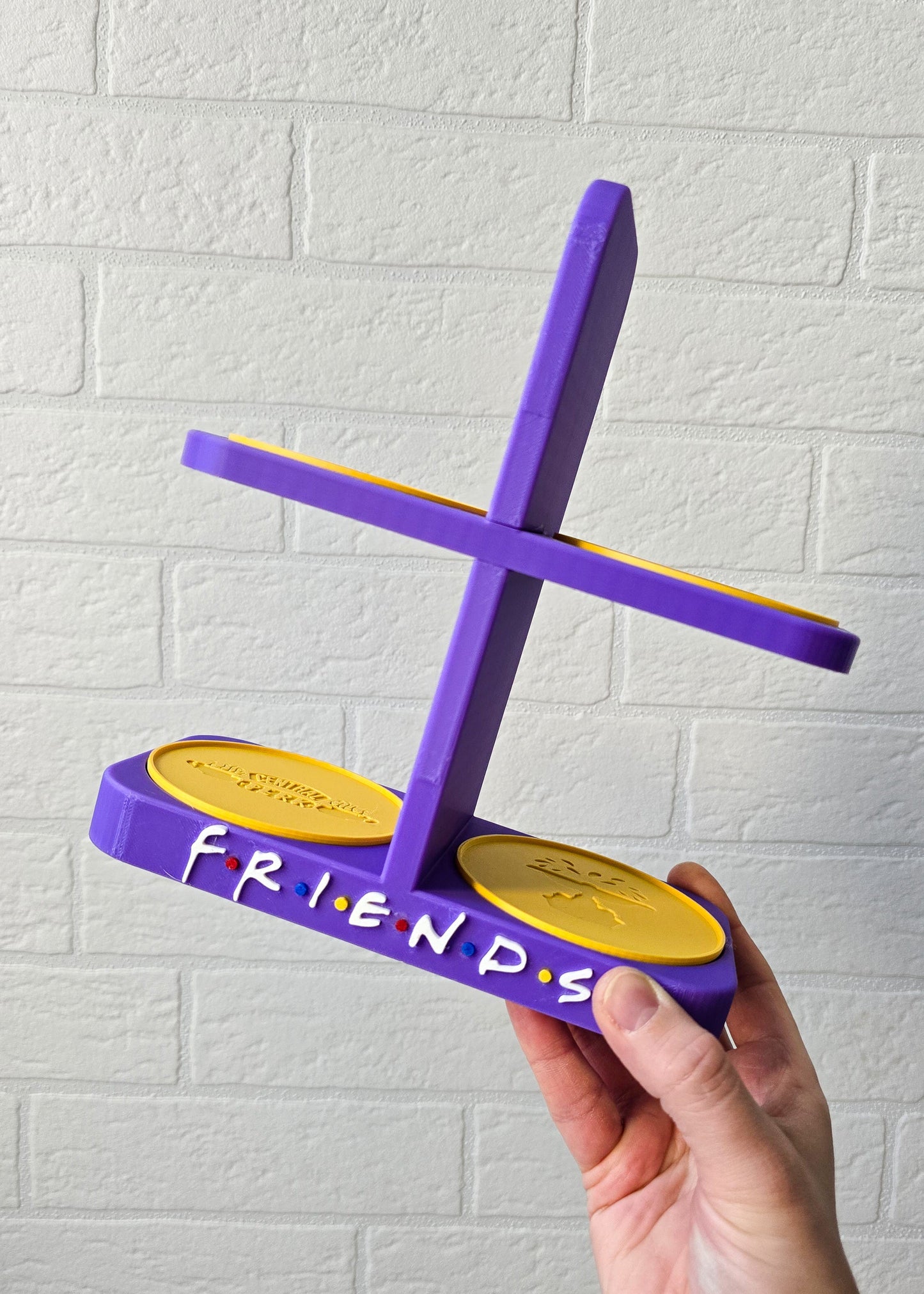 Fioletowy stojak na kubki inspirowany serialem "Przyjaciele"