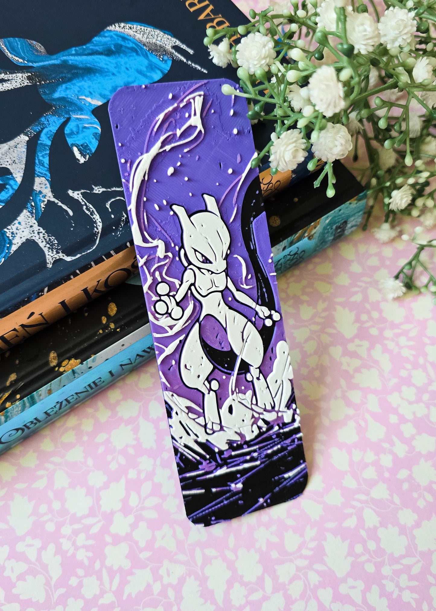 Zakładka do książek inspirowana Pokemon Mewtwo