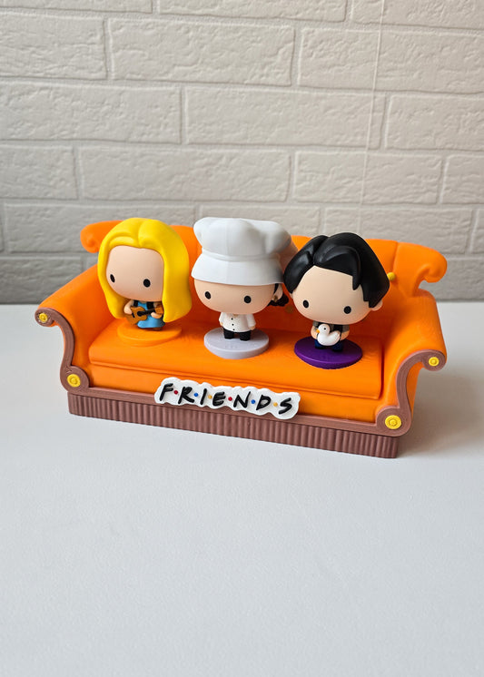 Kanapa inspirowana serialem „Przyjaciele” – na 3 figurki z McDonald’s