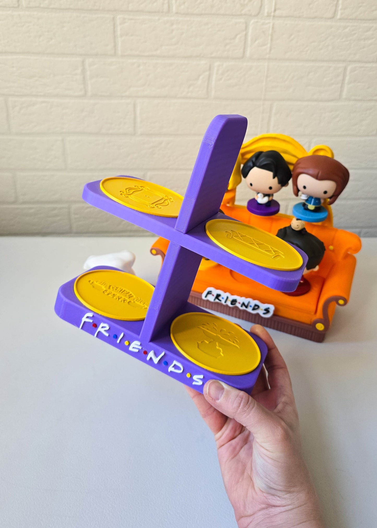 Fioletowy stojak na kubki inspirowany serialem "Przyjaciele"