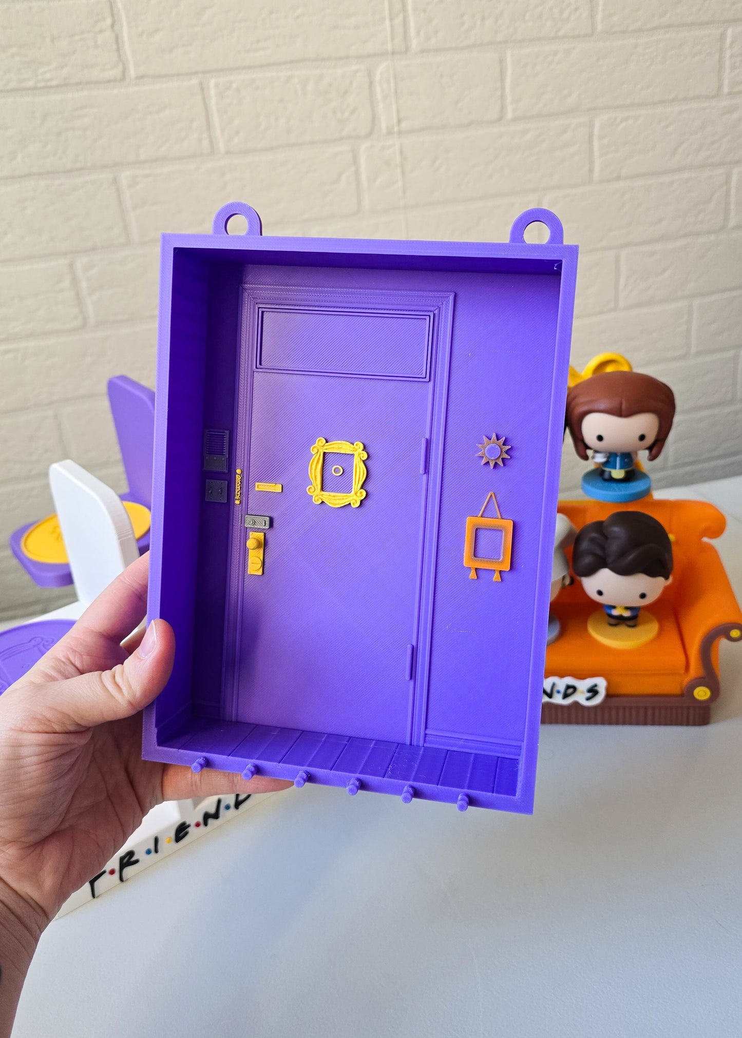 Ramka na klucze do powieszenia na ścianie inspirowana serialem "Przyjaciele"